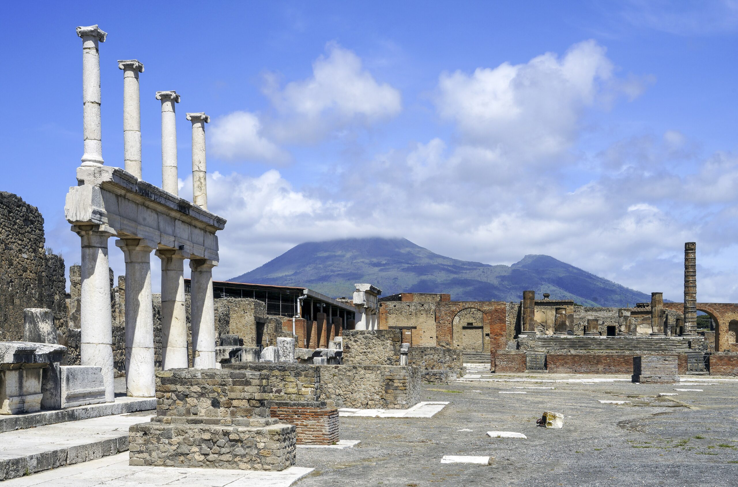 Il Foro di Pompei con il Vesuvio sullo sfondo